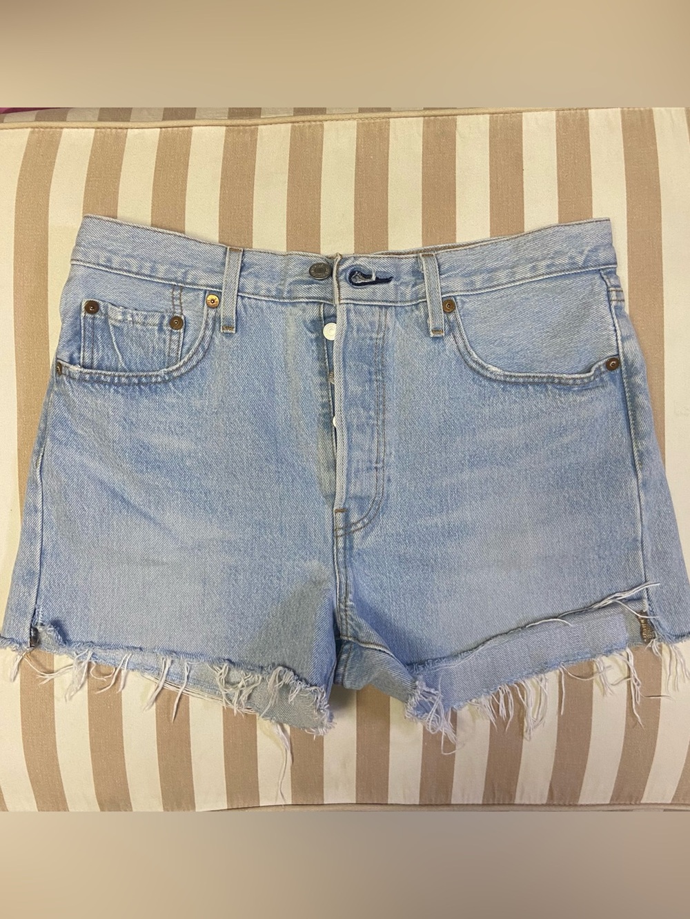 Levi's Women’s 501 Original Shorts
Light Blue Denim 
Frayed Hem
Cut 1” on sides